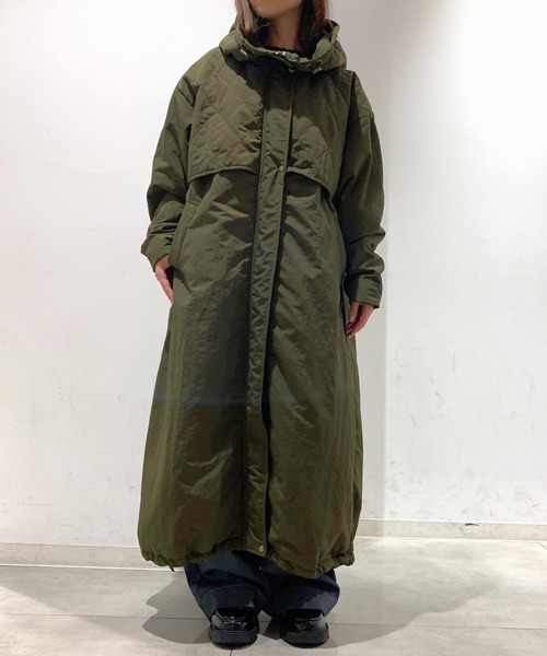 Q（キュー）の「フーディーパディングロングブルゾン（ブルゾン・レディース・カーキ/チャコールグレー・MEDIUM）」の3枚目の写真
