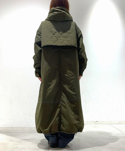 Q（キュー）の「フーディーパディングロングブルゾン（ブルゾン・レディース・カーキ/チャコールグレー・MEDIUM）」の5枚目の写真