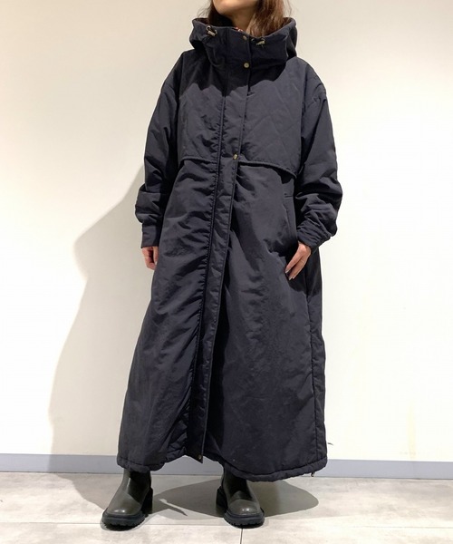 Q（キュー）の「フーディーパディングロングブルゾン（ブルゾン・レディース・カーキ/チャコールグレー・MEDIUM）」の19枚目の写真