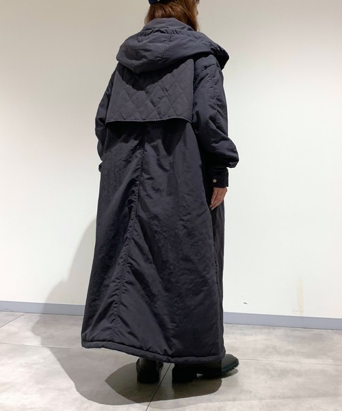 Q（キュー）の「フーディーパディングロングブルゾン（ブルゾン・レディース・カーキ/チャコールグレー・MEDIUM）」の21枚目の写真