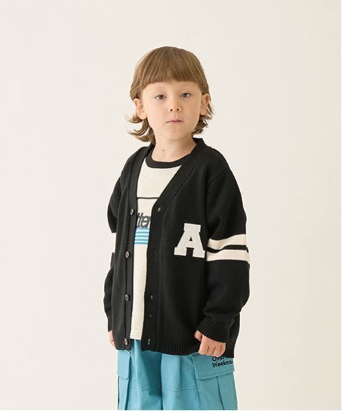 b・ROOM(ビールーム)の「アップリケニットカーディガン(カーディガン/ボレロ・キッズ・グリーン/ダークブラウン/ブラック/スカイブルー/アイボリー・M/L)」の2枚目の写真