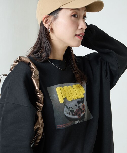 FREAK'S STORE（フリークスストア）の「限定展開　フラワー フォト × サガラ刺繍 裏起毛 スウェット（スウェット・レディース・ブラック/サックスブルー/オフホワイト/グレー・ﾌﾘ-）」の9枚目の写真