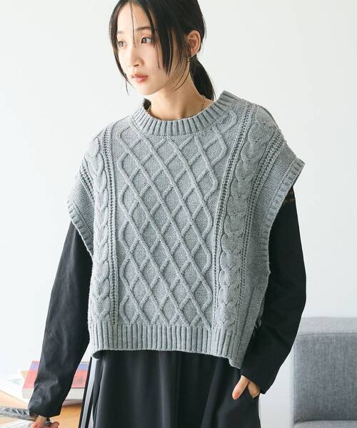 CRAFT STANDARD BOUTIQUE(クラフトスタンダードブティック)の「2WAYケーブルニットリボンベスト(ベスト・レディース・アイボリー/ブラック/グレー・FREE)」の3枚目の写真