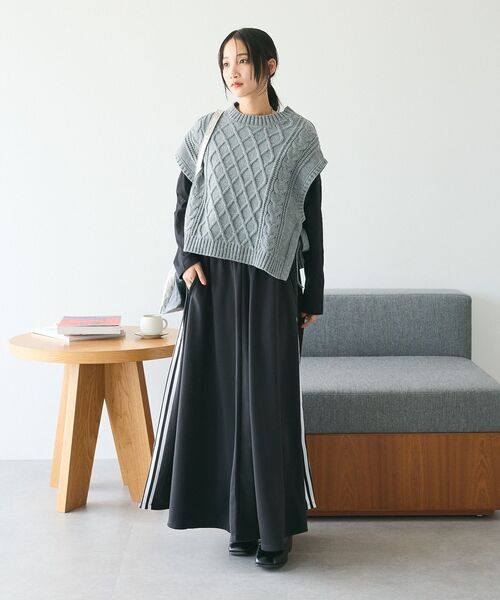 CRAFT STANDARD BOUTIQUE(クラフトスタンダードブティック)の「2WAYケーブルニットリボンベスト(ベスト・レディース・アイボリー/ブラック/グレー・FREE)」の6枚目の写真