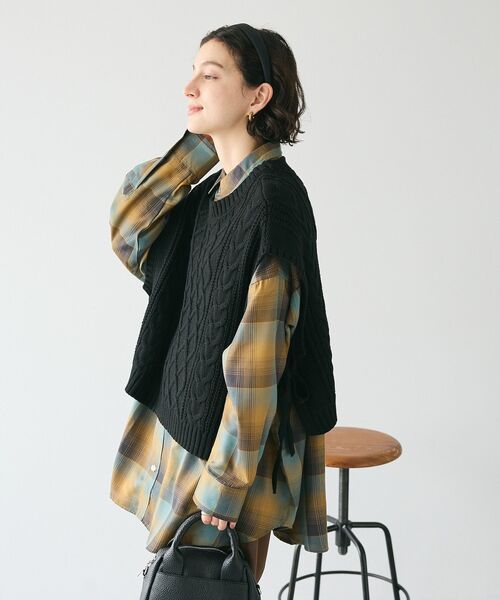 CRAFT STANDARD BOUTIQUE(クラフトスタンダードブティック)の「2WAYケーブルニットリボンベスト(ベスト・レディース・アイボリー/ブラック/グレー・FREE)」の11枚目の写真