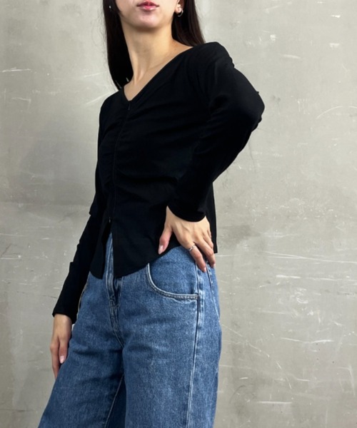 tolene(トレネ)の「フロントファスナーデザイン ギャザー Vネック ロングスリーブ カットソー(Tシャツ/カットソー・レディース・ホワイト/ブラック・FREE)」の13枚目の写真