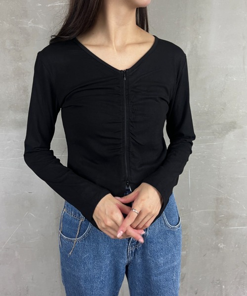 tolene(トレネ)の「フロントファスナーデザイン ギャザー Vネック ロングスリーブ カットソー(Tシャツ/カットソー・レディース・ホワイト/ブラック・FREE)」の18枚目の写真