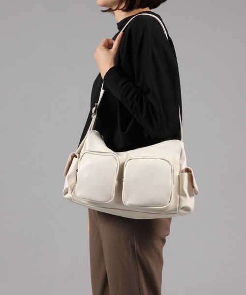 GLOBAL WORK(グローバルワーク)の「スペ軽4ポケ2WAYショルダー/208923(ショルダーバッグ・レディース・シルバー/ブラック系その他/ブラック/アイボリー・ONE SIZE)」の5枚目の写真