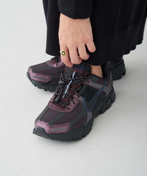 IENA NIKE/ナイキ ウィメンズ ズームボメロ5 UT HQ4052 IENA（イエナ）の「NIKE/ナイキ ウィメンズ ズームボメロ5 UT