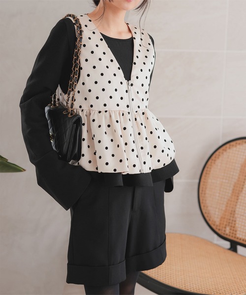 KOBE LETTUCE（コウベレタス）の「サテンフロッキードットフロントジップベスト（ベスト・レディース・ブラック/アイボリー・M）」の4枚目の写真