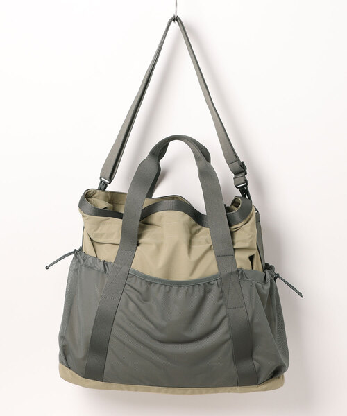 G-STAR（ジースター）の「【UNISEX】LIGHTWEIGHT MEGA TOTE BAG/ミリタリーディテールナイロントートバッグ/ショルダーバッグ（トートバッグ・レディース・グリーン系その他・ONE SIZE）」の5枚目の写真