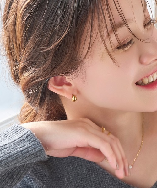 Phoebe(フィービィー)の「≪雑誌掲載≫【金属アレルギー対応】プックリハーフフープミニピアス/サージカルステンレス(ピアス(両耳用)・レディース・ゴールド系2/ゴールド系1/シルバー系1/シルバー系2・FREE)」の7枚目の写真