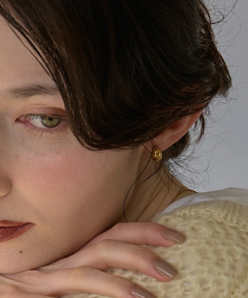 Phoebe(フィービィー)の「≪雑誌掲載≫【金属アレルギー対応】プックリハーフフープミニピアス/サージカルステンレス(ピアス(両耳用)・レディース・ゴールド系2/ゴールド系1/シルバー系1/シルバー系2・FREE)」の22枚目の写真