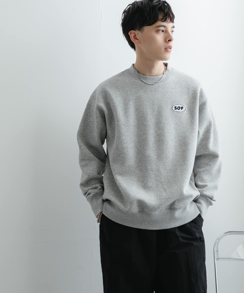 SENSE OF PLACE by URBAN RESEARCH(センスオブプレイスバイアーバンリサーチ)の「ワッペンクルーネックスウェット(スウェット・メンズ・ブルー/グレー/ダークブラウン・MEDIUM/LARGE)」の2枚目の写真