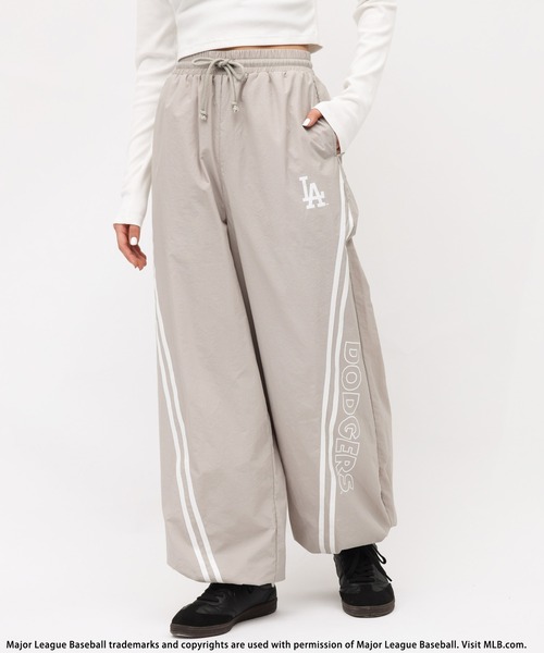 BACK TO THE FIELD（バック トゥー ザ フィールド）の「【MLB】ナイロントラックパンツ（その他パンツ・レディース・ブラック/ピンク/グレー・FREE）」の3枚目の写真