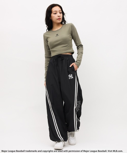 BACK TO THE FIELD（バック トゥー ザ フィールド）の「【MLB】ナイロントラックパンツ（その他パンツ・レディース・ブラック/ピンク/グレー・FREE）」の2枚目の写真