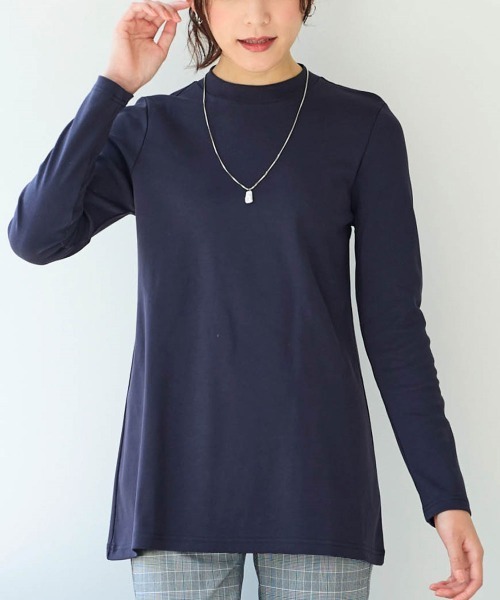 SMILE LAND(スマイルランド)の「<大きいサイズ>UVカット綿100%フライス素材モックネックフレアチュニックTシャツ(Tシャツ/カットソー・レディース・ブラック/ネイビー/オフホワイト/グレイッシュベージュ/ライム/チャコールグレー/ブラウン・3L/LL/4L/L/5L)」の7枚目の写真