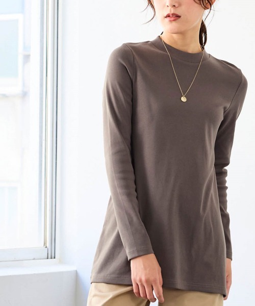 SMILE LAND(スマイルランド)の「<大きいサイズ>UVカット綿100%フライス素材モックネックフレアチュニックTシャツ(Tシャツ/カットソー・レディース・ブラック/ネイビー/オフホワイト/グレイッシュベージュ/ライム/チャコールグレー/ブラウン・3L/LL/4L/L/5L)」の4枚目の写真