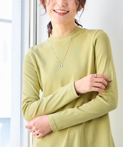 SMILE LAND(スマイルランド)の「<大きいサイズ>UVカット綿100%フライス素材モックネックフレアチュニックTシャツ(Tシャツ/カットソー・レディース・ブラック/ネイビー/オフホワイト/グレイッシュベージュ/ライム/チャコールグレー/ブラウン・3L/LL/4L/L/5L)」の6枚目の写真