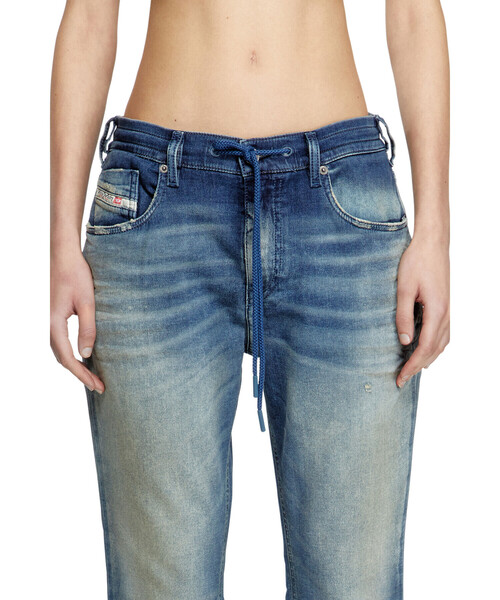 DIESEL(ディーゼル)の「ウィメンズ デニムパンツ ジョグジーンズ 2034 D-KRAILEY-B JOGG(デニムパンツ・レディース・ブルー・23inch/25inch/29inch/27inch)」の7枚目の写真