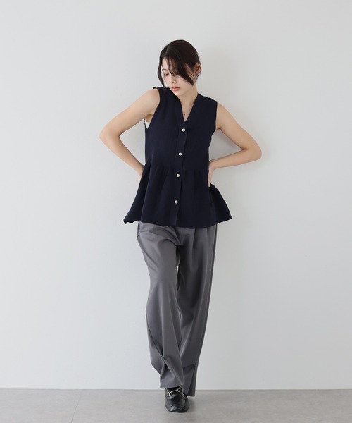 J by blue(ジェイバイブルー)の「ペプラムニットベスト(ベスト・レディース・ネイビー/ブラック/アイボリー・MEDIUM)」の12枚目の写真