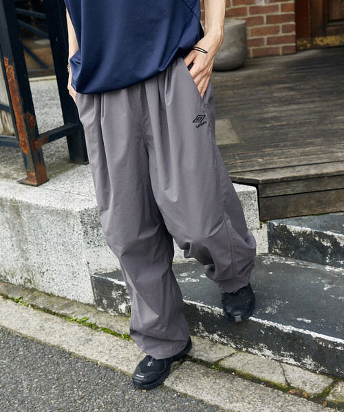 UMBRO(アンブロ)の「UMBRO/アンブロ 別注UMBROナイロンタックワイドパンツ【限定展開】(その他パンツ・メンズ・ブラック/グレー・MEDIUM/LARGE)」の17枚目の写真