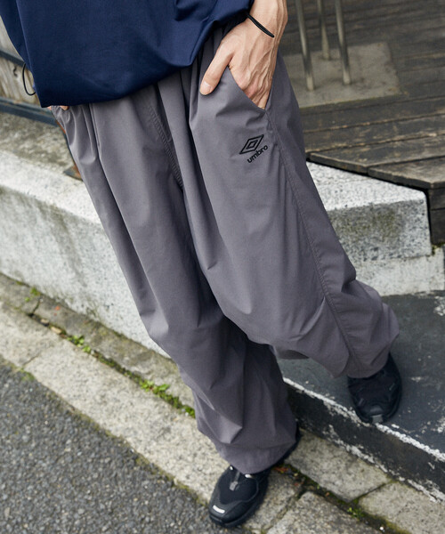 UMBRO(アンブロ)の「UMBRO/アンブロ 別注UMBROナイロンタックワイドパンツ【限定展開】(その他パンツ・メンズ・ブラック/グレー・MEDIUM/LARGE)」の19枚目の写真