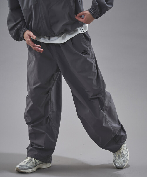UMBRO(アンブロ)の「UMBRO/アンブロ 別注UMBROナイロンタックワイドパンツ【限定展開】(その他パンツ・メンズ・ブラック/グレー・MEDIUM/LARGE)」の22枚目の写真
