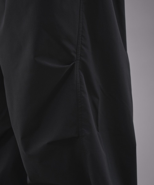 UMBRO(アンブロ)の「UMBRO/アンブロ 別注UMBROナイロンタックワイドパンツ【限定展開】(その他パンツ・メンズ・ブラック/グレー・MEDIUM/LARGE)」の15枚目の写真