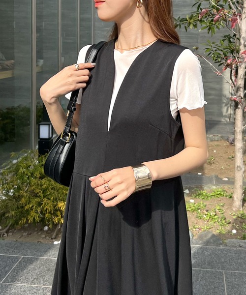 Futier land(フューティアランド)の「Vネックポンチワンピース(ワンピース・レディース・ブラック/ライトベージュ・MEDIUM/LARGE)」の3枚目の写真