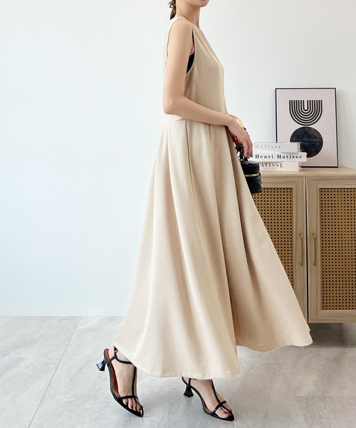 Futier land(フューティアランド)の「Vネックポンチワンピース(ワンピース・レディース・ブラック/ライトベージュ・MEDIUM/LARGE)」の8枚目の写真