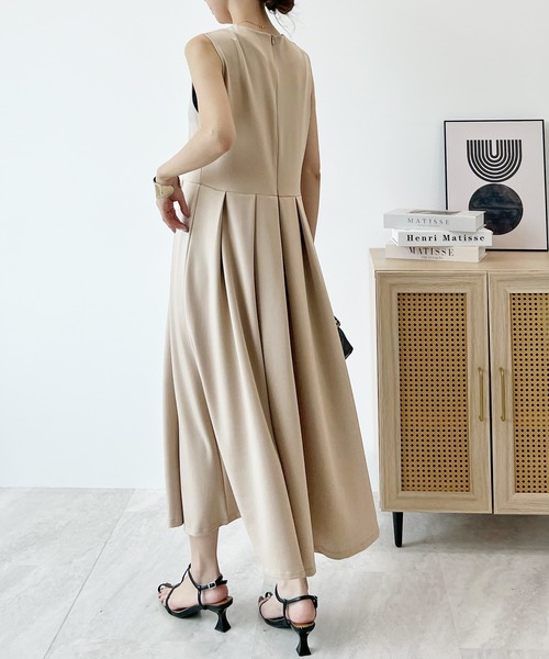 Futier land(フューティアランド)の「Vネックポンチワンピース(ワンピース・レディース・ブラック/ライトベージュ・MEDIUM/LARGE)」の9枚目の写真