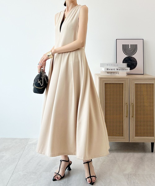Futier land(フューティアランド)の「Vネックポンチワンピース(ワンピース・レディース・ブラック/ライトベージュ・MEDIUM/LARGE)」の10枚目の写真
