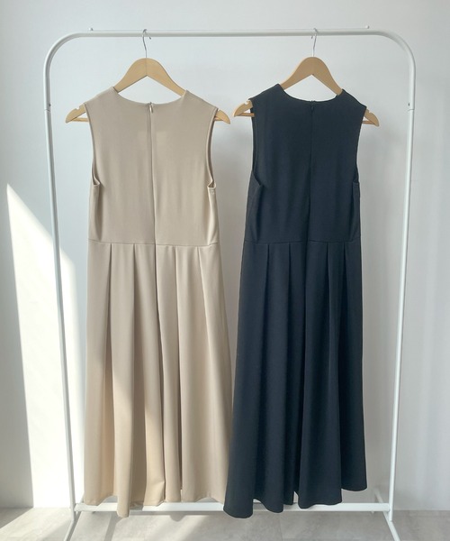 Futier land(フューティアランド)の「Vネックポンチワンピース(ワンピース・レディース・ブラック/ライトベージュ・MEDIUM/LARGE)」の18枚目の写真