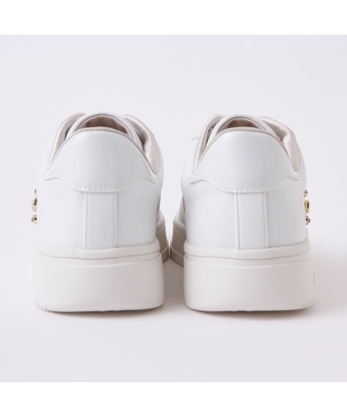 +diana（プラスダイアナ）の「【軽量】ビジュー付きコートスニーカー（スニーカー・レディース・ピンク/ブラック/グレー/ホワイト/ブルー・22.5cm/23.5cm/24.5cm/25.5cm/23.0cm/24.0cm/25.0cm/22.0cm/21.5cm/26.0cm）」の13枚目の写真