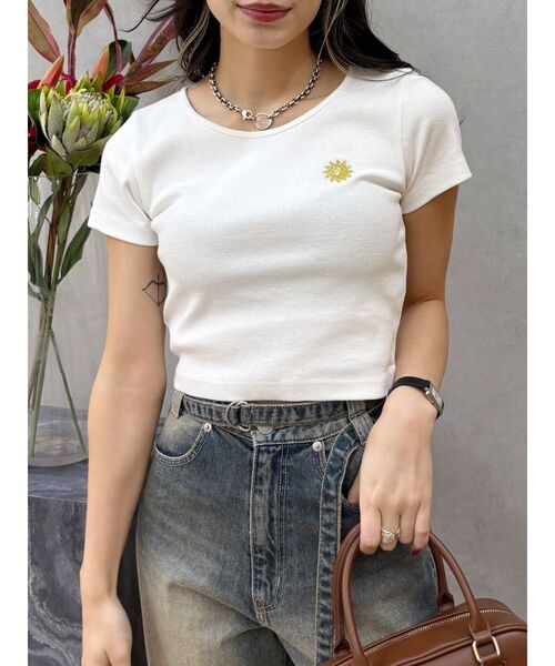 EVRIS（エヴリス）の「SUNNYショートTシャツ（Tシャツ/カットソー・レディース・ブラック/イエロー/ホワイト/グレー・FREE）」の2枚目の写真