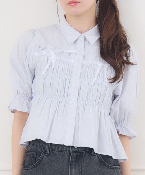 ems excite（エムズエキサイト）の「ステッチリボンペプラムSH（シャツ/ブラウス・レディース・ホワイト/ダークブルー/ライトブルー・FREE）」の2枚目の写真