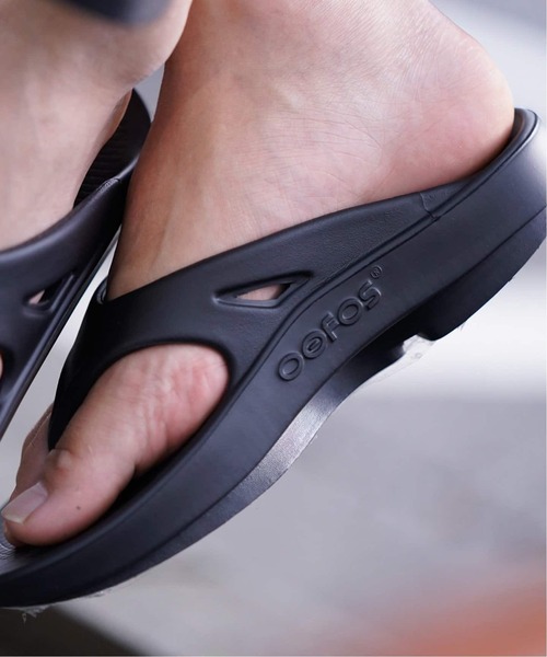 OOFOS(ウーフォス)の「OOFOS / ウーフォス OORIGINAL(サンダル・メンズ・ブラック/グレー・60/70/80/90)」の9枚目の写真