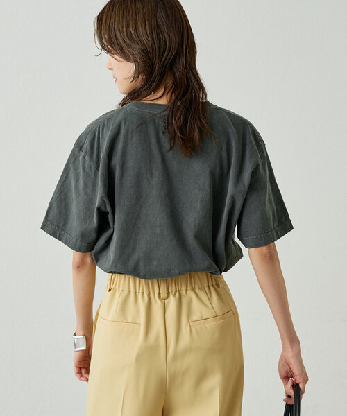 ラウンジドレス バックプリントシャツ　カーキ　翌日発送 LOUNGEDRESS（ラウンジドレス）の「リネンバックタイシャツ