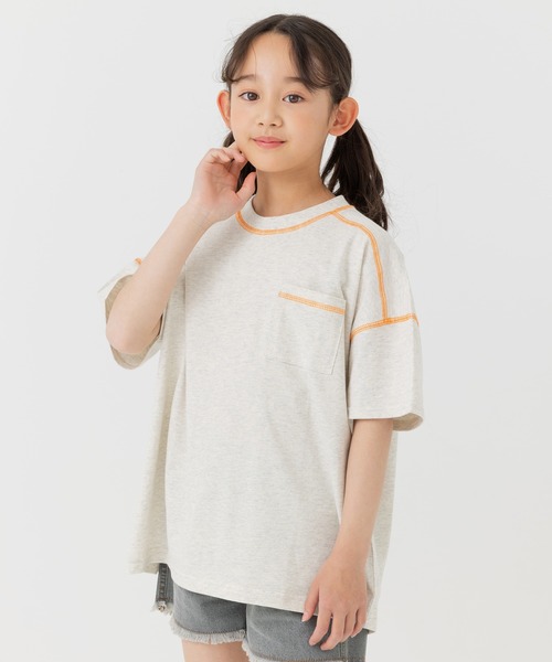 JAM & LINK(ジャムアンドリンク)の「綿100% ビッグシルエット 配色ステッチ 無地Tシャツ(Tシャツ/カットソー・キッズ・グレイッシュブルー/スモークピンク/ワインレッド/ライトイエロー/オートミール/パープル/ブラック/ホワイト/チャコールグレー/クリーム・110cm/100cm/120cm/130cm/140cm/150cm/160cm)」の5枚目の写真