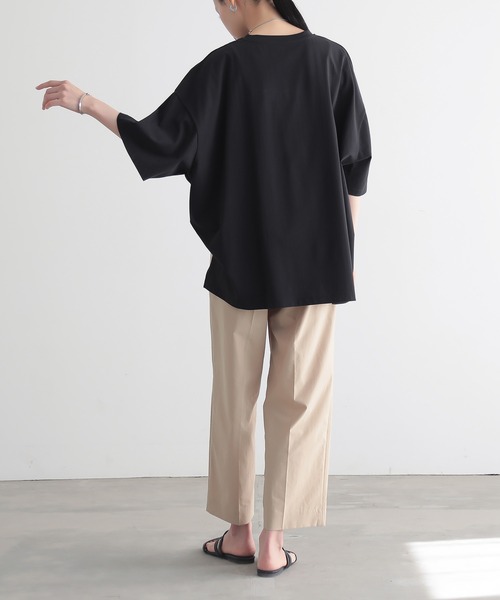 for/c(フォーシー)の「接触冷感オーバーサイズTシャツ【サスティナブル】(Tシャツ/カットソー・レディース・オフホワイト/チャコールグレー/ブラック/ネイビー・M/L)」の17枚目の写真