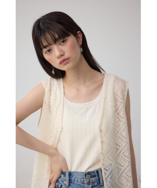 AZUL by moussy（アズールバイマウジー）の「前後2WAYレースロングジレ（ベスト・レディース・ブラック/アイボリー・FREE）」の3枚目の写真