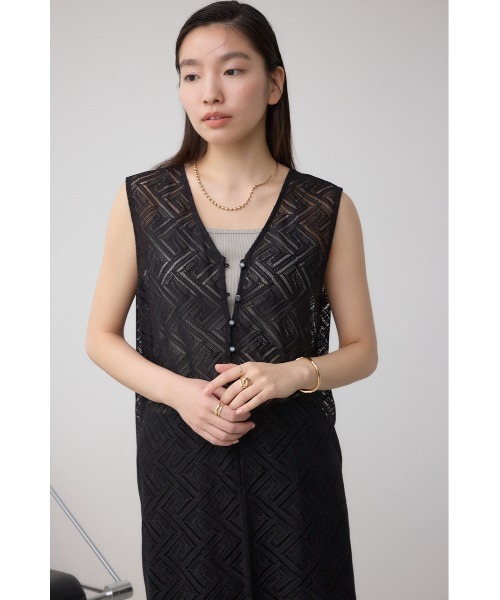 AZUL by moussy（アズールバイマウジー）の「前後2WAYレースロングジレ（ベスト・レディース・ブラック/アイボリー・FREE）」の14枚目の写真