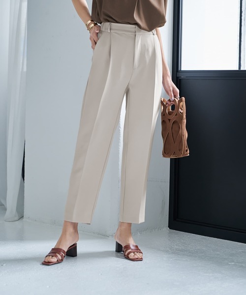 STYLE DELI(スタイルデリ)の「ゆとりのある落ち感BASICパンツ(その他パンツ・レディース・ベージュ/ブラック・SMALL/MEDIUM)」の2枚目の写真