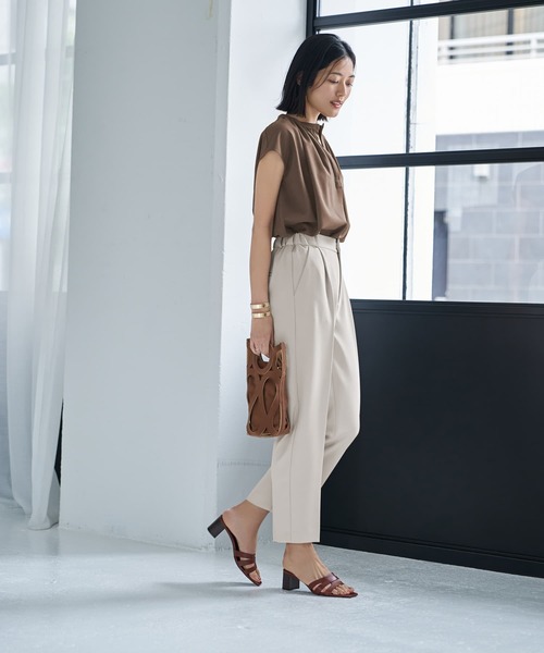 STYLE DELI(スタイルデリ)の「ゆとりのある落ち感BASICパンツ(その他パンツ・レディース・ベージュ/ブラック・SMALL/MEDIUM)」の12枚目の写真