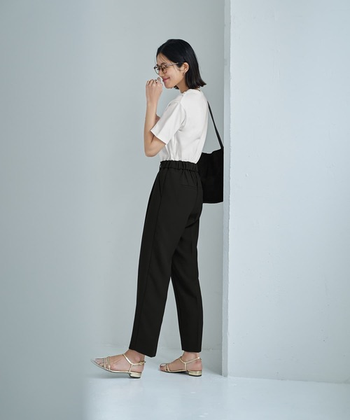 STYLE DELI(スタイルデリ)の「ゆとりのある落ち感BASICパンツ(その他パンツ・レディース・ベージュ/ブラック・SMALL/MEDIUM)」の4枚目の写真