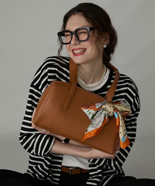 BONLECILL Marche(ボンルシールマルシェ)の「【BONLECILL Marche】《大容量》ベーシックスクエアボストンバッグ(ボストンバッグ・レディース・ブラック/キャメル/ブラウン・FREE)」の3枚目の写真