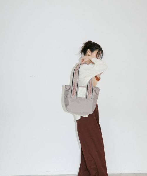 THEATRE PRODUCTS(シアタープロダクツ)の「マルチポケットMISSISSIPPI Msize/ジャガードテープ バッグ/内ポケット3つ付き/パソコン13インチ・500mlペットボトル収納可能(トートバッグ・レディース・ブラック/グレー/ベージュ・FREE)」の15枚目の写真