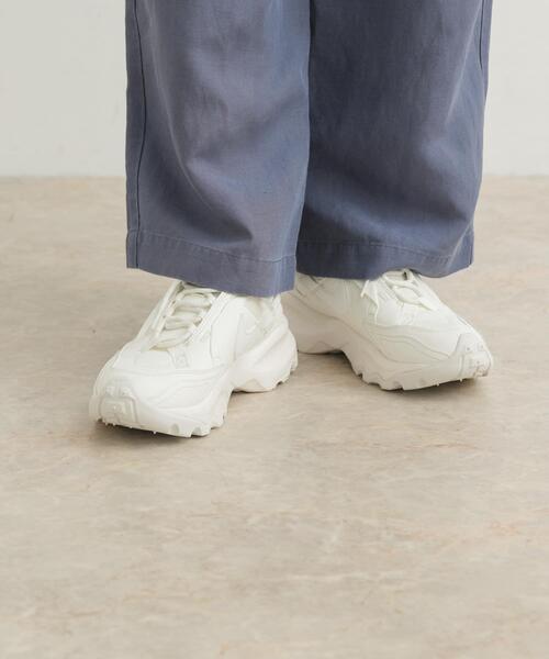 NIKE（ナイキ）の「NIKE　TC7900（スニーカー・レディース・オフホワイト・25/23/23.5/24/24.5）」の6枚目の写真