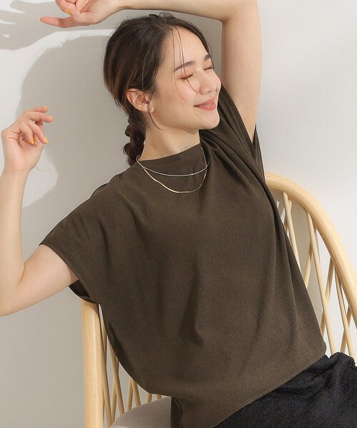 SHOO・LA・RUE（シューラルー）の「【S-LL】ブラウス見えする 軽やかな着心地の しぼしぼトップス（Tシャツ/カットソー・レディース・マスタード/ブラウン系その他/アイボリー/ライトブルー/ブラック・04/03/02/01）」の4枚目の写真